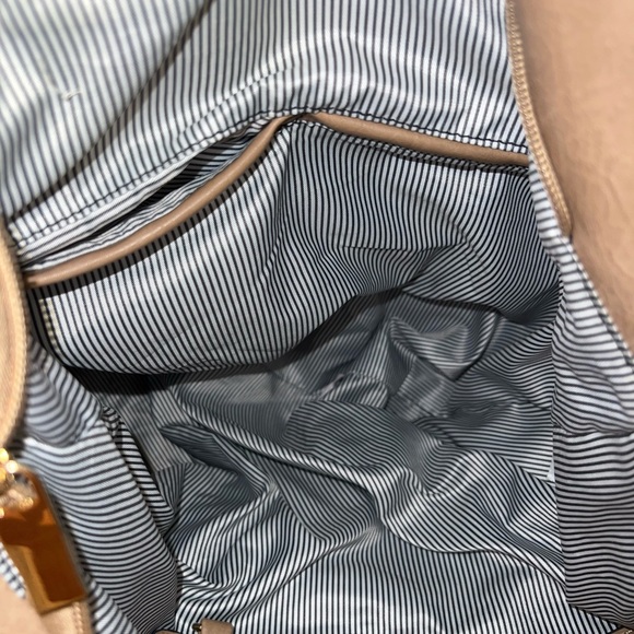 Women’s casual vegan leather handbag - Picture 7 of 8